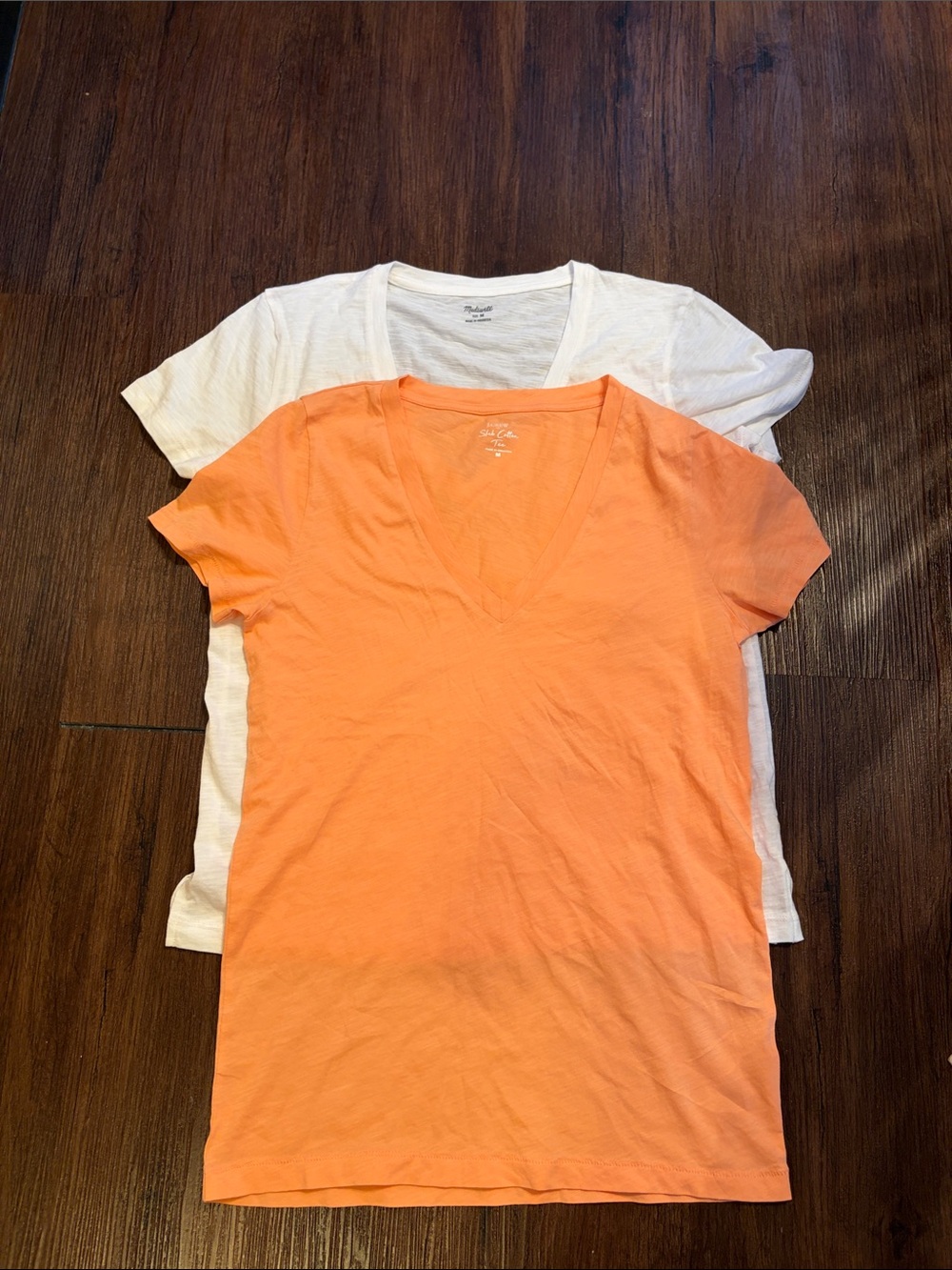 Set of two V-necks t-shirts white orange women’s size M cotton Madewell J crew